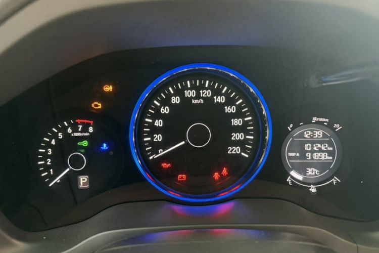 Used Honda Vezel 2015 1.5L CVT two-wheel drive Comfort trim Odometer Close Up