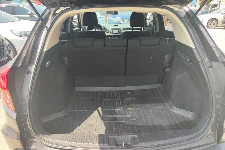 Used Honda Vezel 2015 1.5L CVT two-wheel drive Comfort trim Trunk