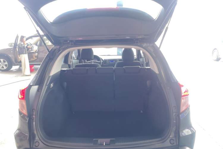 Used Honda Vezel 2015 1.5L CVT two-wheel drive Comfort trim Trunk