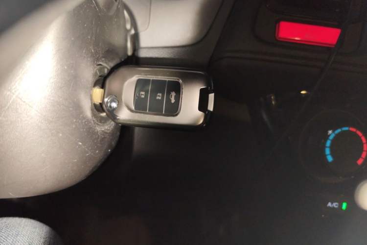 Used Honda Vezel 2015 1.5L CVT two-wheel drive Comfort trim Vehicle Key