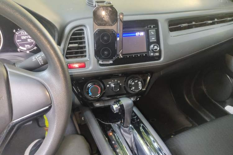 Used Honda Vezel 2015 1.5L CVT two-wheel drive Comfort trim Audio And AC Panel