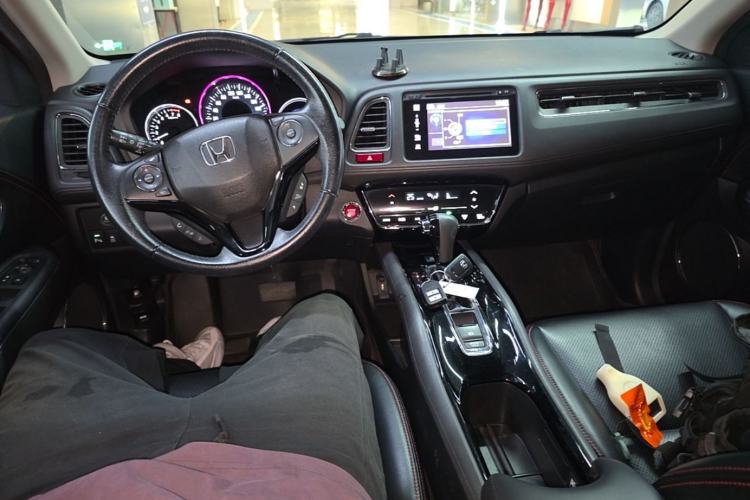 Used Honda Vezel 2015 1.8L CVT 2WD Luxury Model Center Console