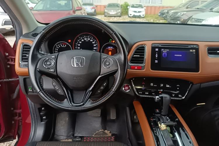 Used Honda Vezel 2015 1.8L CVT 2WD Luxury Model Center Console