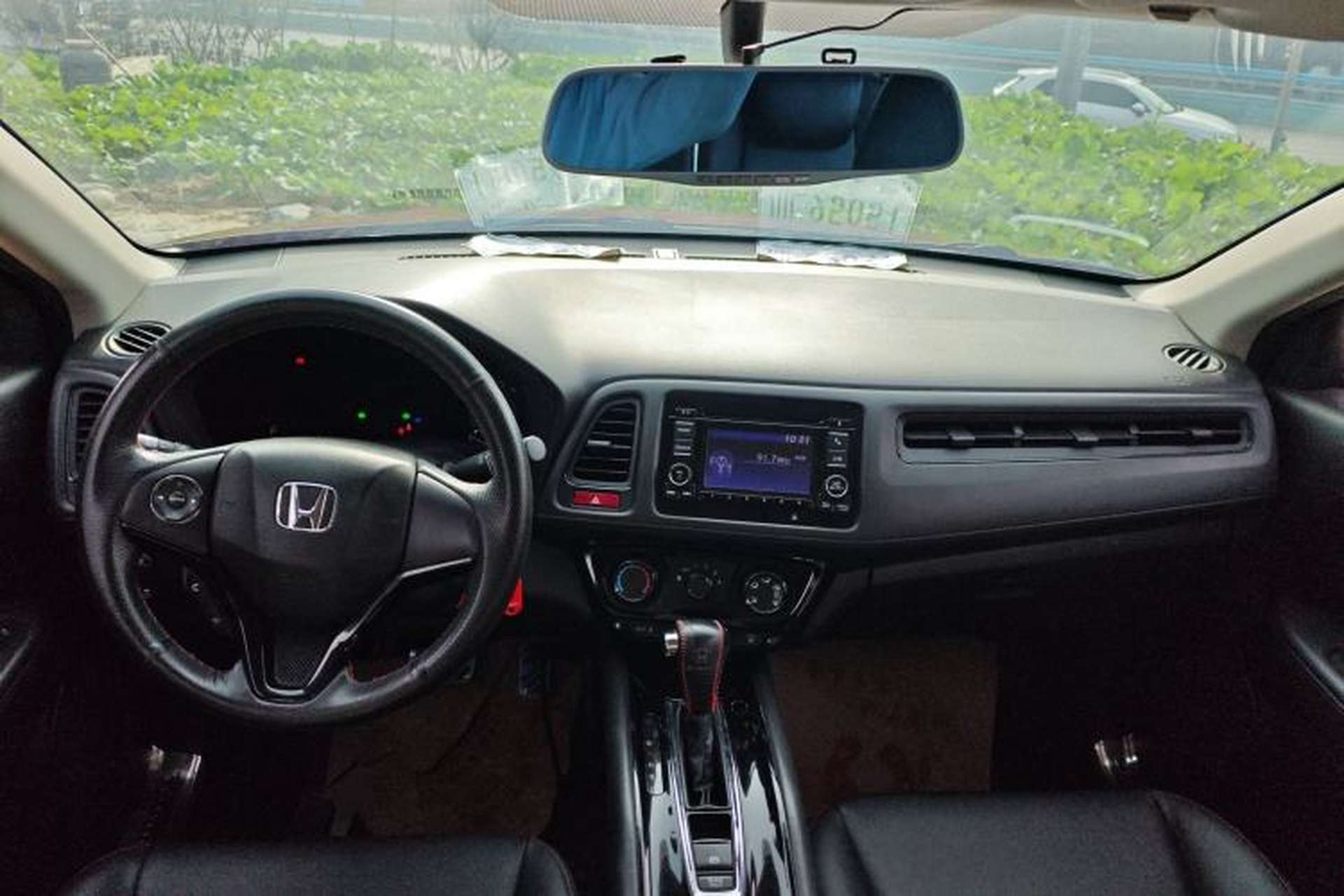Used Honda Vezel 2015 1.5L CVT two-wheel drive Comfort trim Center Console