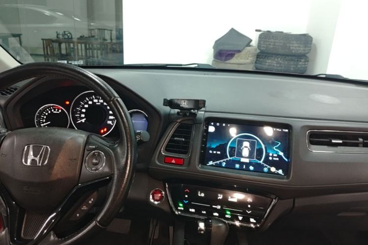 Used Honda Vezel 2015 1.8L CVT 2WD Luxury Model Center Console