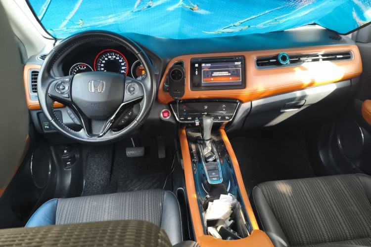 Used Honda Vezel 2015 1.8L CVT 2WD Luxury Model Center Console