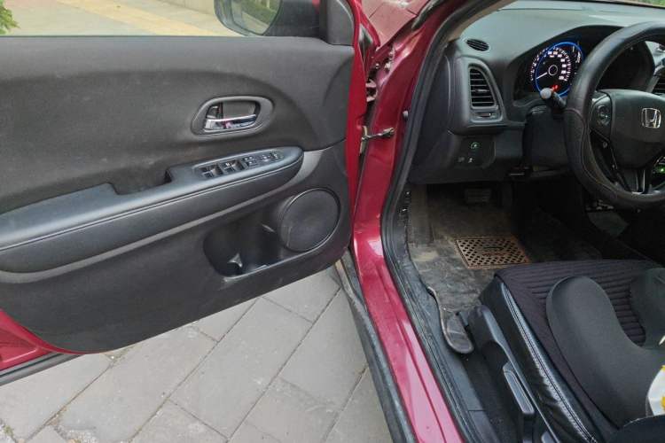 Used Honda Vezel 2015 1.5L CVT two-wheel drive Comfort trim Driver Seat