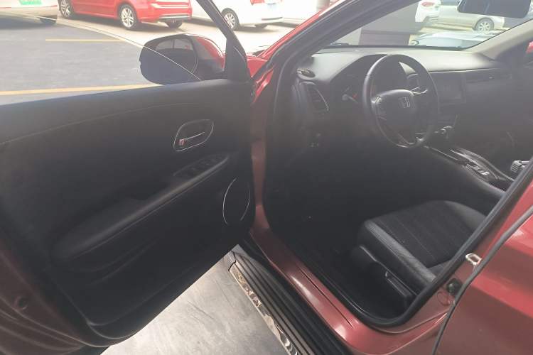 Used Honda Vezel 2015 1.8L CVT 2WD Luxury Model Driver Seat