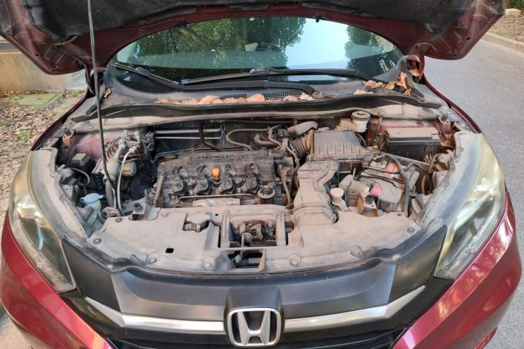 Used Honda Vezel 2015 1.8L CVT 2WD Luxury Model Engine Bay