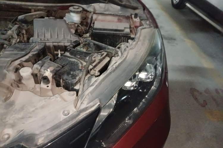 Used Honda Vezel 2015 1.8L CVT 2WD Luxury Model Engine Bay Left