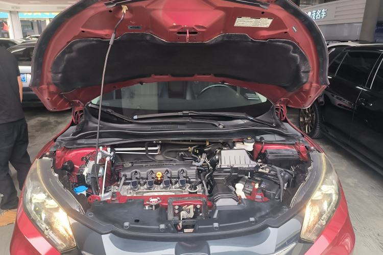 Used Honda Vezel 2015 1.8L CVT 2WD Luxury Model Engine Bay
