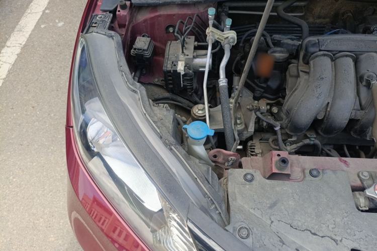Used Honda Vezel 2015 1.5L CVT two-wheel drive Comfort trim Engine Bay Right