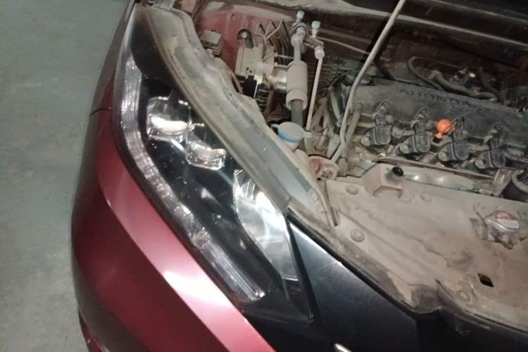 Used Honda Vezel 2015 1.8L CVT 2WD Luxury Model Engine Bay Right