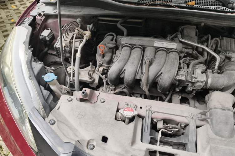 Used Honda Vezel 2015 1.5L CVT two-wheel drive Comfort trim Engine Bay Right