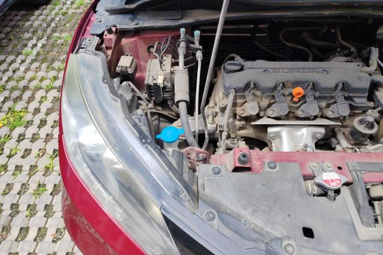 Used Honda Vezel 2015 1.8L CVT 2WD Luxury Model Engine Bay Right