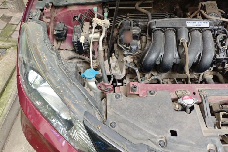 Used Honda Vezel 2015 1.5L CVT two-wheel drive Comfort trim Engine Bay Right