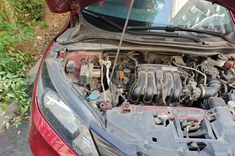Used Honda Vezel 2015 1.5L CVT two-wheel drive Comfort trim Engine Bay Right