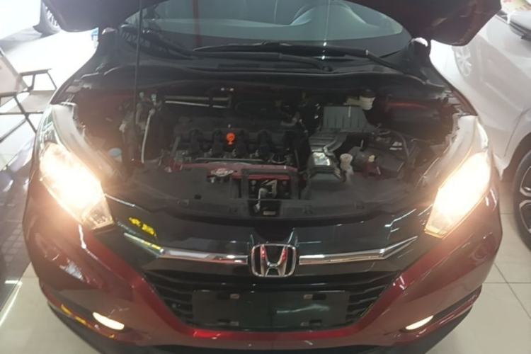 Used Honda Vezel 2015 1.8L CVT 2WD Elite Model Engine Bay