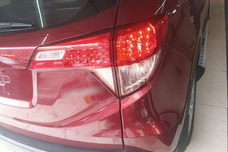 Used Honda Vezel 2015 1.8L CVT 2WD Elite Model Exterior 3