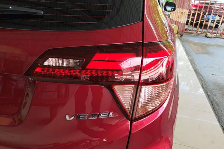Used Honda Vezel 2015 1.8L CVT 2WD Luxury Model Exterior 3