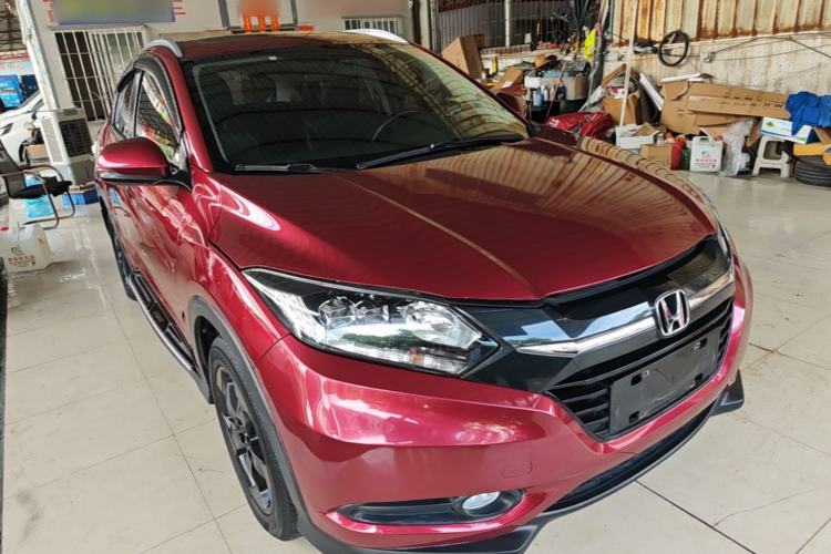 Used Honda Vezel 2015 1.8L CVT 2WD Luxury Model Front Right 45 Deg