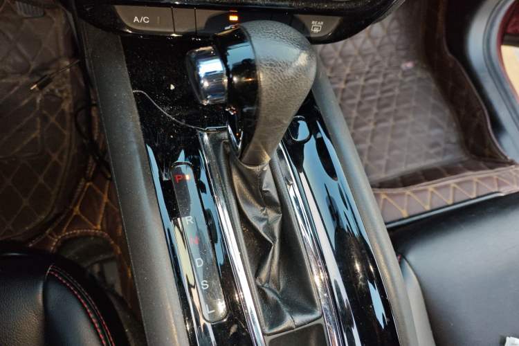 Used Honda Vezel 2015 1.5L CVT two-wheel drive Comfort trim Gear Lever