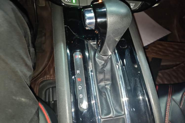 Used Honda Vezel 2015 1.5L CVT two-wheel drive Comfort trim Gear Lever
