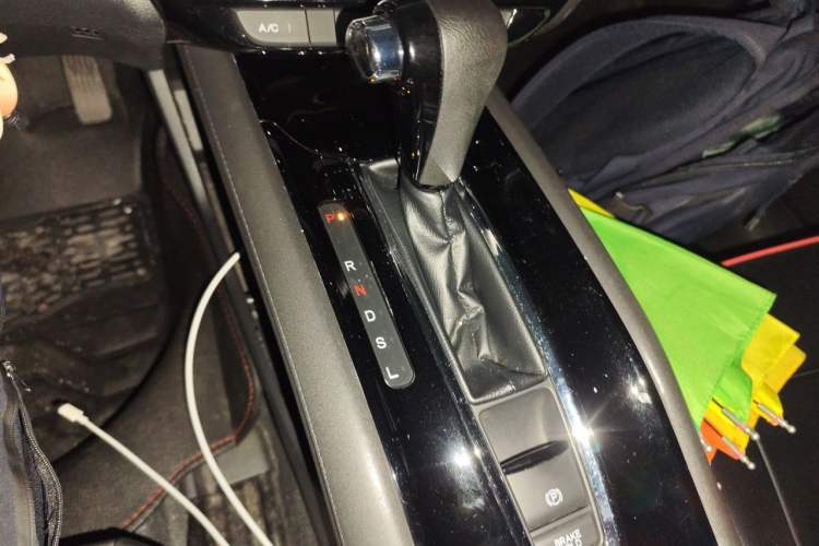 Used Honda Vezel 2015 1.5L CVT two-wheel drive Comfort trim Gear Lever