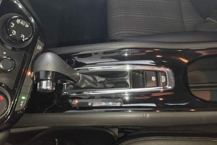 Used Honda Vezel 2015 1.8L CVT 2WD Elite Model Gear Lever