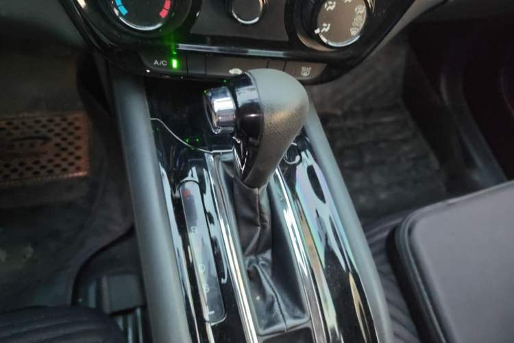 Used Honda Vezel 2015 1.5L CVT two-wheel drive Comfort trim Gear Lever