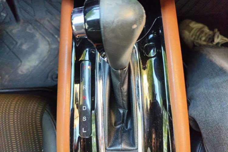 Used Honda Vezel 2015 1.8L CVT 2WD Luxury Model Gear Lever