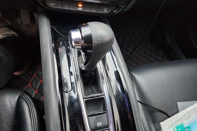 Used Honda Vezel 2015 1.5L CVT two-wheel drive Comfort trim Gear Lever