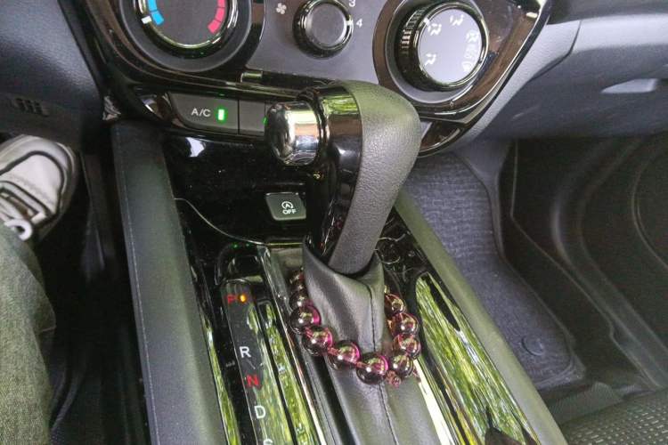 Used Honda Vezel 2015 1.8L CVT 2WD Elite Model Gear Lever