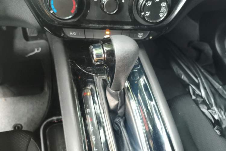 Used Honda Vezel 2015 1.5L CVT two-wheel drive Comfort trim Gear Lever