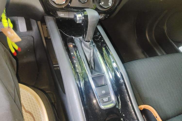 Used Honda Vezel 2015 1.5L CVT two-wheel drive Comfort trim Gear Lever