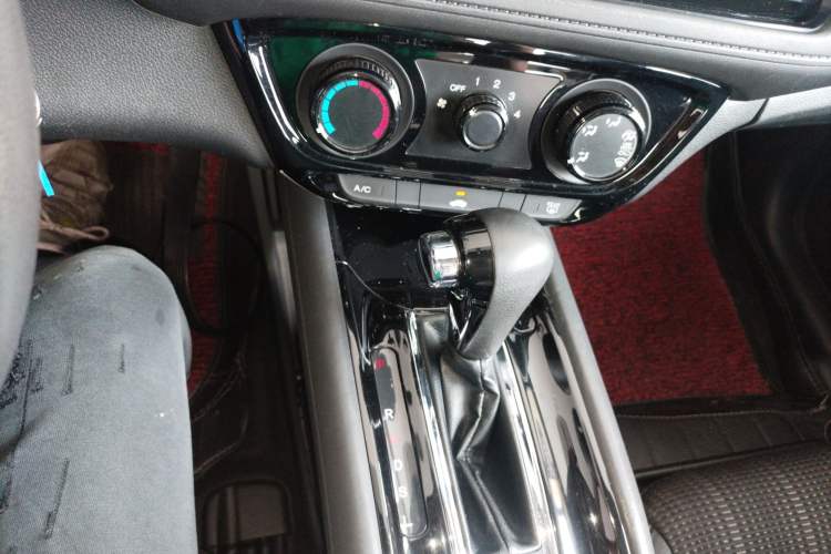 Used Honda Vezel 2015 1.8L CVT 2WD Elite Model Gear Lever