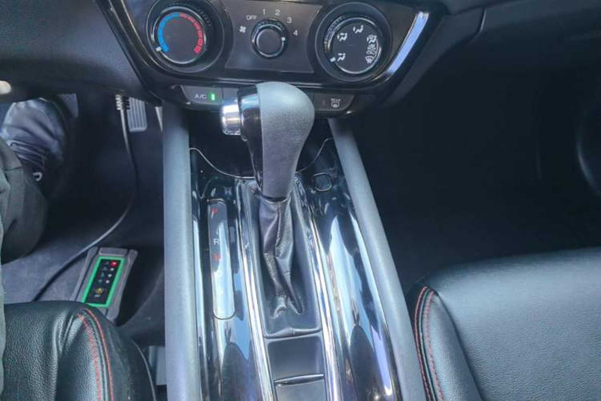 Used Honda Vezel 2015 1.5L CVT two-wheel drive Comfort trim Gear Lever