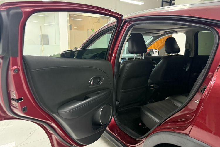Used Honda Vezel 2015 1.8L CVT 2WD Luxury Model Interior 1
