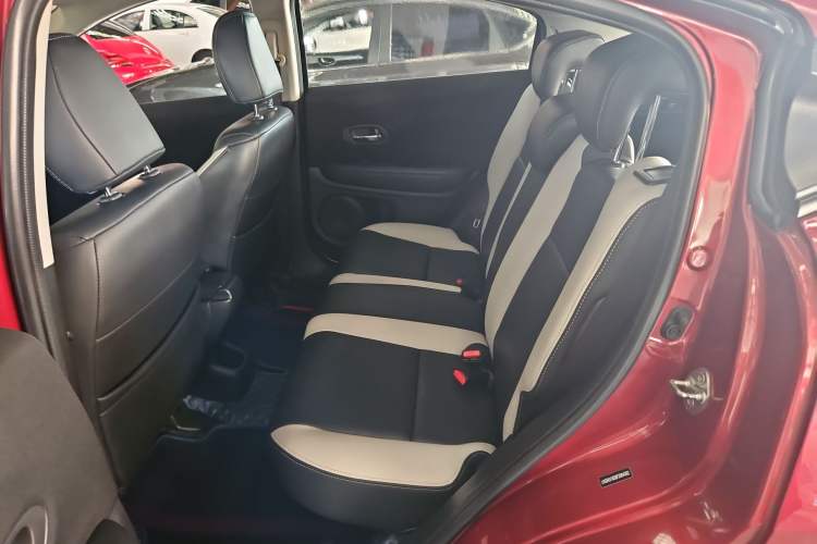 Used Honda Vezel 2015 1.5L CVT two-wheel drive Comfort trim Interior 1