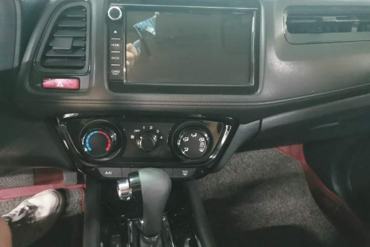 Used Honda Vezel 2015 1.5L CVT two-wheel drive Comfort trim Interior 2