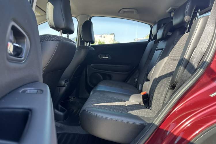 Used Honda Vezel 2015 1.8L CVT 2WD Elite Model Interior 2