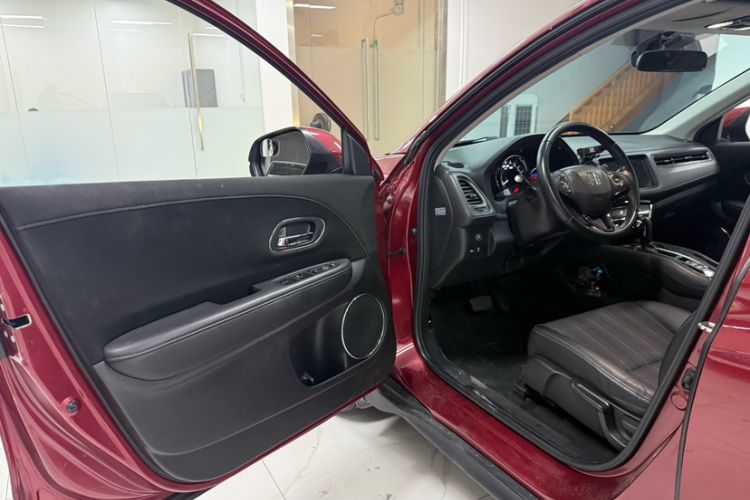 Used Honda Vezel 2015 1.8L CVT 2WD Luxury Model Interior 2