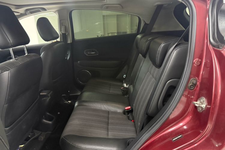 Used Honda Vezel 2015 1.8L CVT 2WD Luxury Model Interior 3