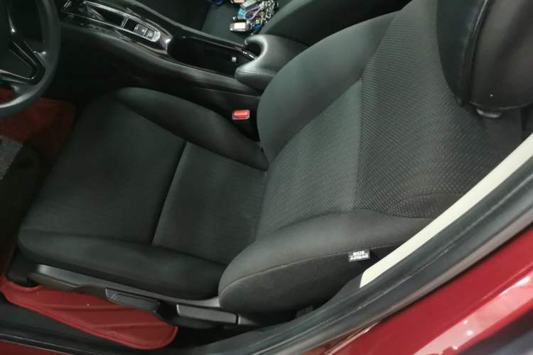 Used Honda Vezel 2015 1.5L CVT two-wheel drive Comfort trim Interior 4