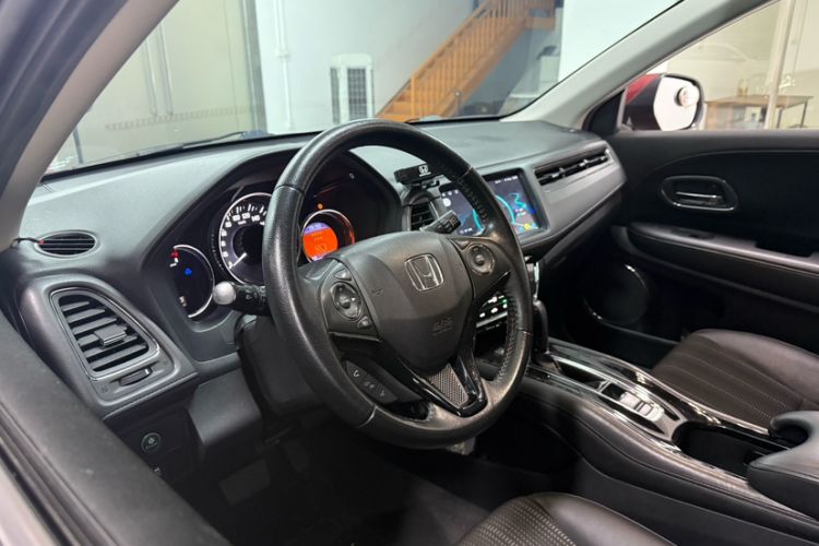 Used Honda Vezel 2015 1.8L CVT 2WD Luxury Model Interior 6
