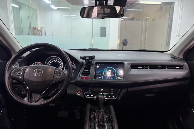 Used Honda Vezel 2015 1.8L CVT 2WD Luxury Model Interior 7