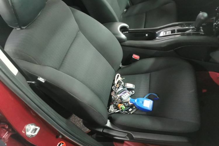 Used Honda Vezel 2015 1.5L CVT two-wheel drive Comfort trim Interior 8
