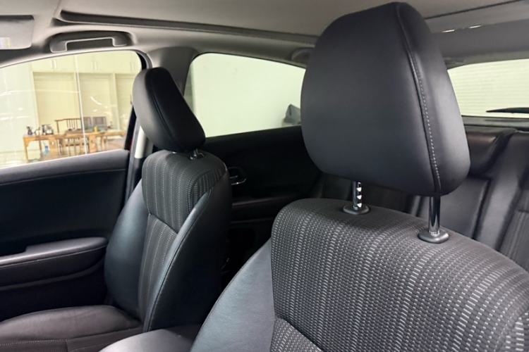 Used Honda Vezel 2015 1.8L CVT 2WD Luxury Model Interior 8