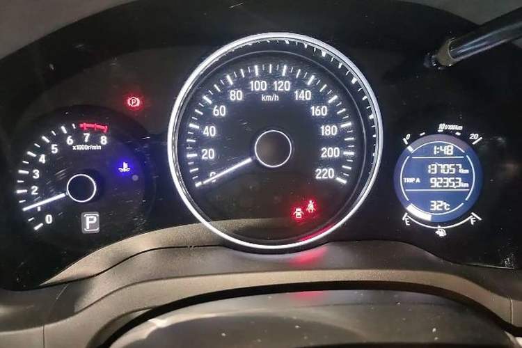 Used Honda Vezel 2015 1.5L CVT two-wheel drive Comfort trim Odometer Close Up