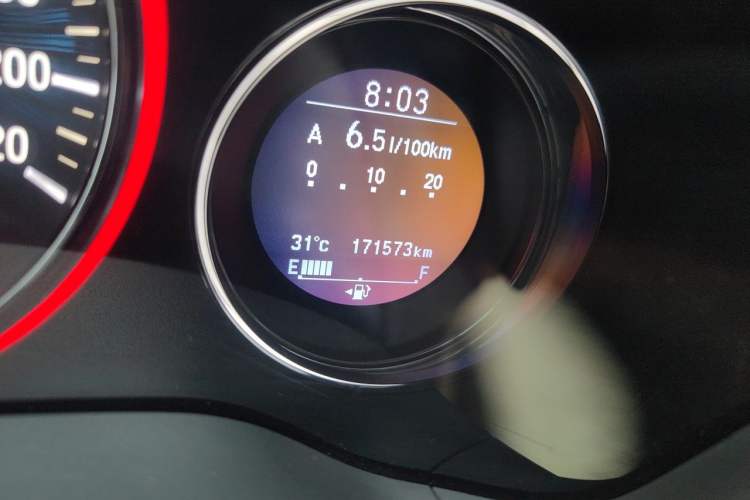 Used Honda Vezel 2015 1.8L CVT 2WD Luxury Model Odometer Close Up